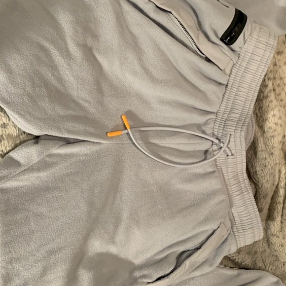 Grey Underarmour fleece joggers with Celliant
Size L - Picture 4 of 6